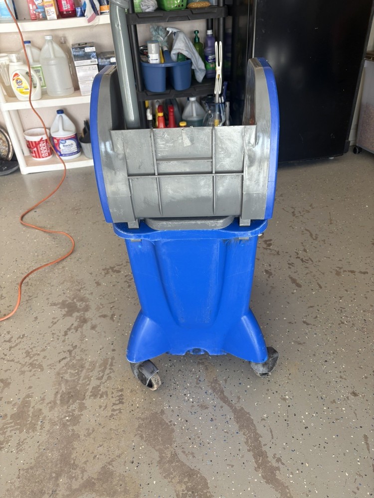 Ecolab 92222895 Duraloc Blue Mop Bucket