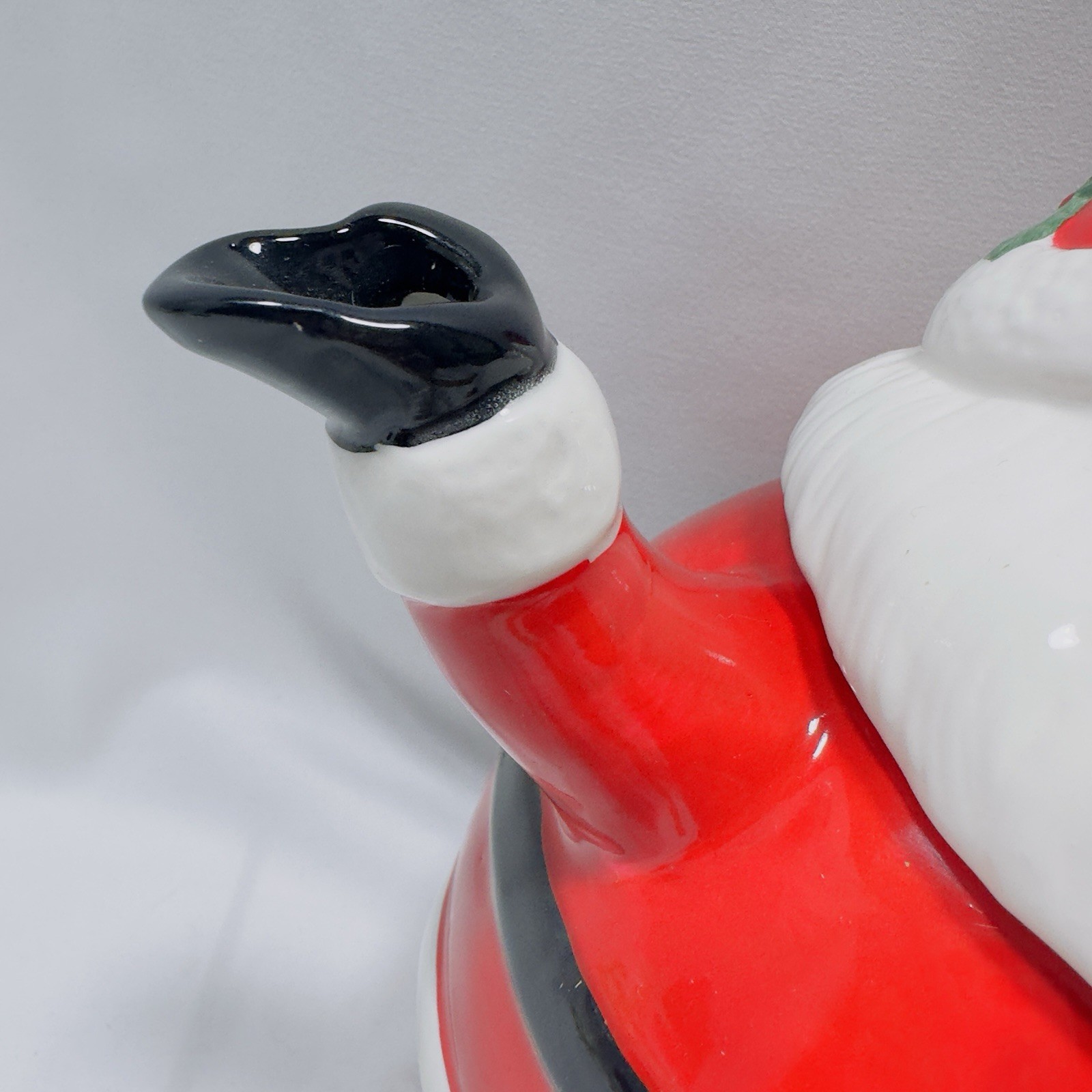 Omnibus OCI Painted Mr. Santa Claus Ceramic Teapot Christmas Tea Pot Candy Cane