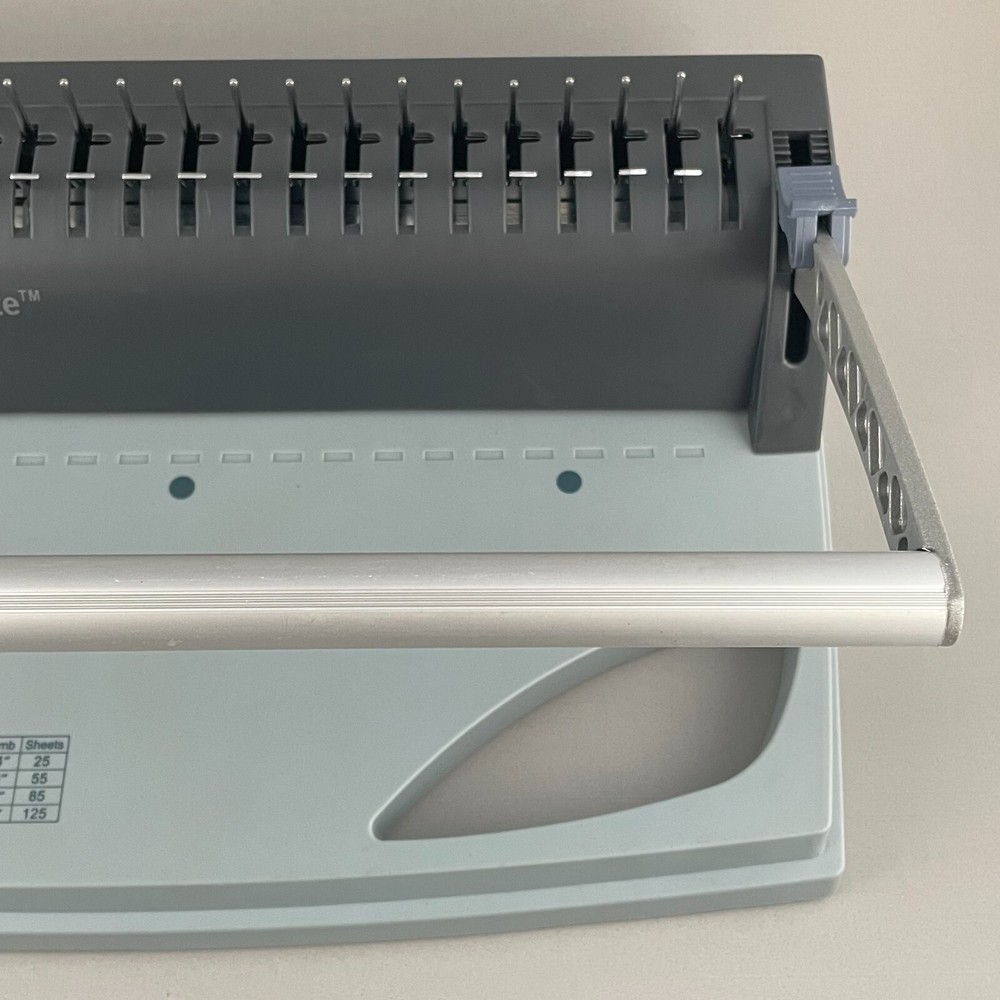 GBC BindMate CombBind Machine & 3 Hole Punch 7706170