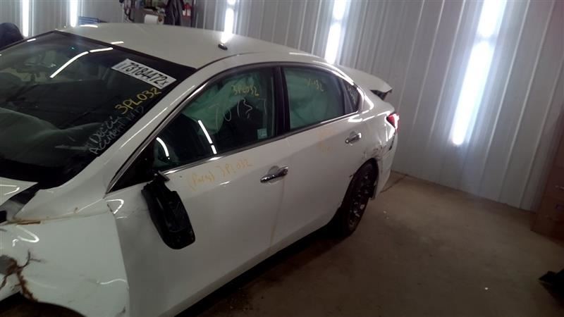 ALTIMA 2016 High Mounted Stop Light 1044314241