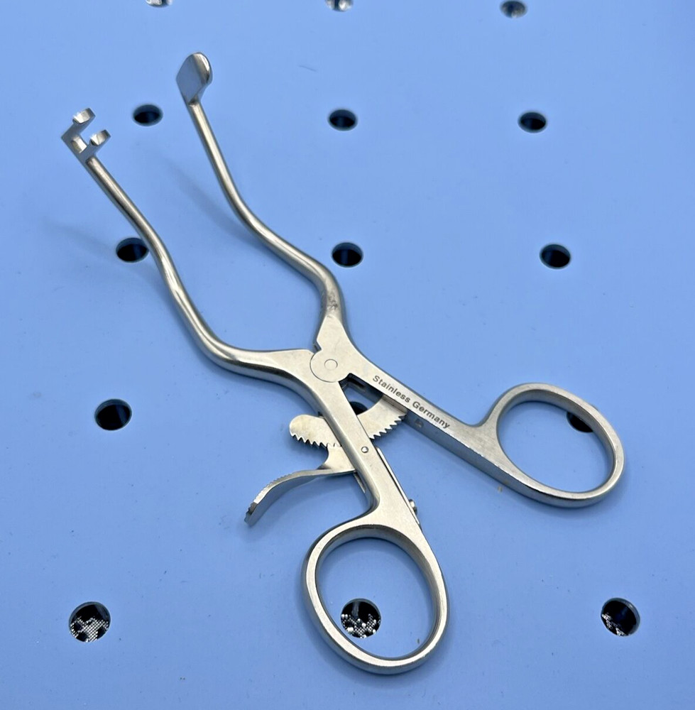 V.Mueller VM101-5551 Bellucci Wullstein Solid Blade Right Prongs Retractor