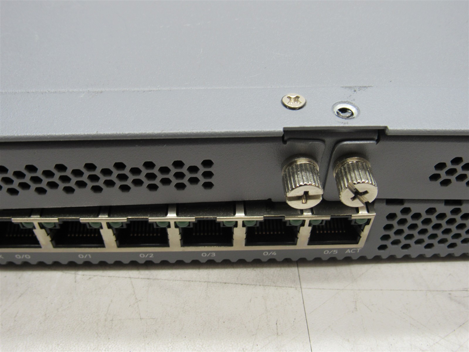 Juniper Networks SRX320 Rack Mountable Security Services Gateway Appliance + AC