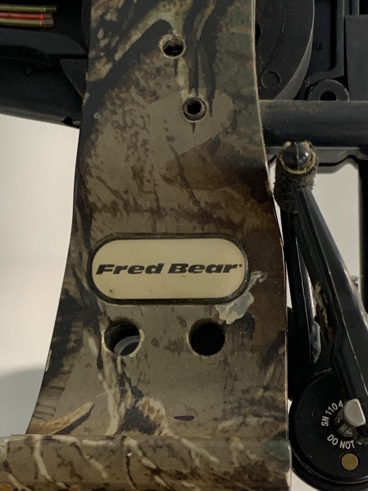 FRED BEAR ADVANTAGE HUNTER COMPOUND BOW w/ QUIVER! ~ 28" 70#
