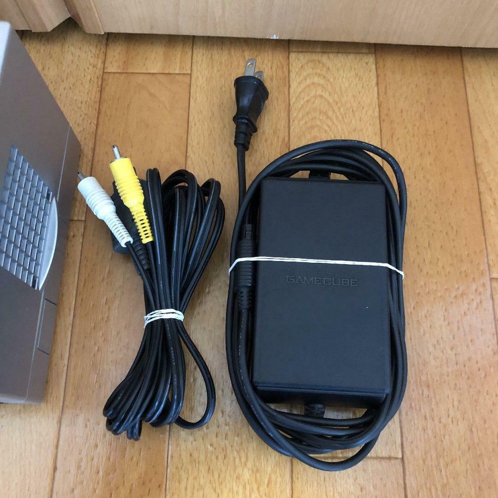 Nintendo GameCube Launch Edition Spice Silver Console With Adapter ＆ AV cable