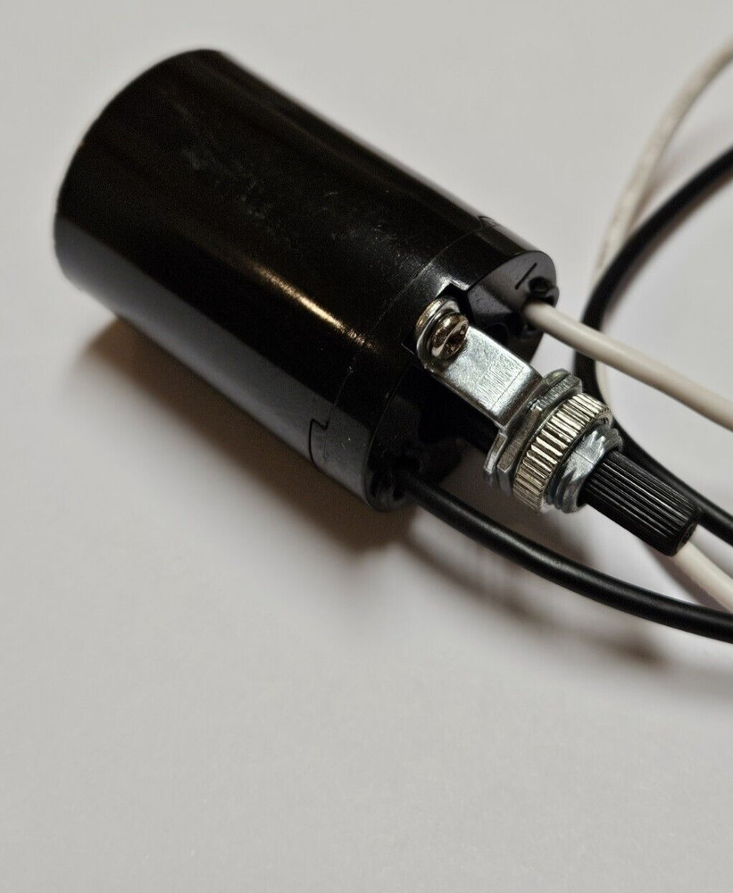 PHENOLIC BOTTOM TURN KNOB LAMP SOCKET E26 MEDIUM BASE 13" WIRE LEADS 47747JB