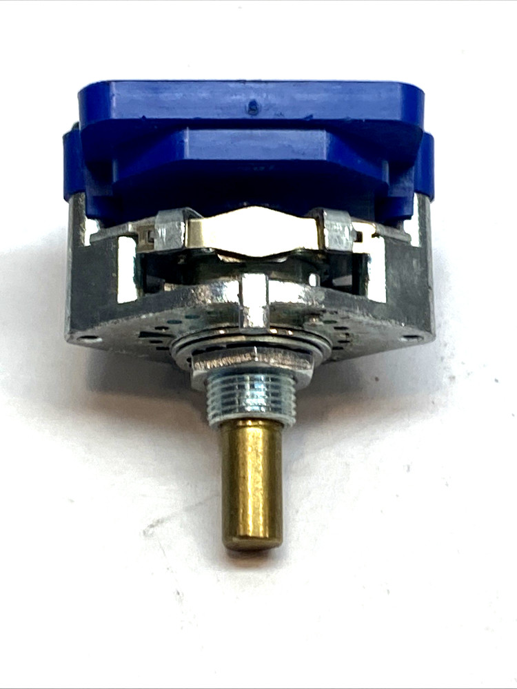 Tosoku DPP01-003N20R Rotary Code Switch 30° 12-Position Round Shaft