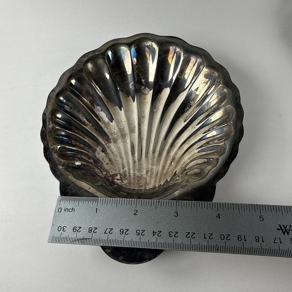 Vtg Oneida Silversmiths 7.5” Clam Scallop Shell Shaped Candy Nut Dish Set Of 2