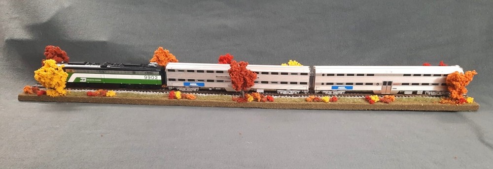 HO SCALE 36" SINGLE TRACK DIORAMA TRAIN DISPLAY -"FALL FOILAGE SCENE"