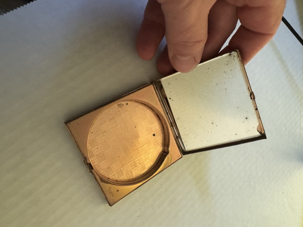 Volupte Vintage Compact (empty)