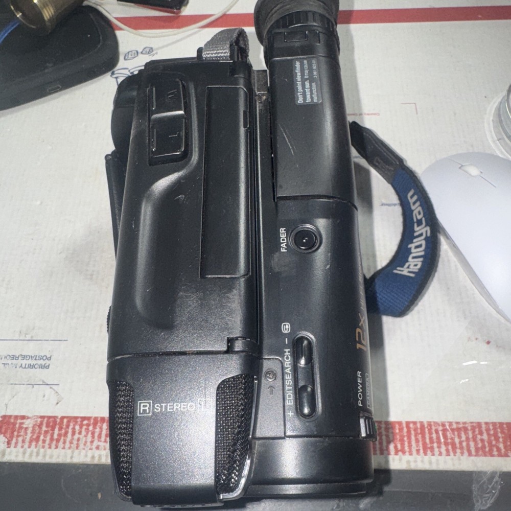 Sony CCD-TR80 Video Camera Recorder with Battery