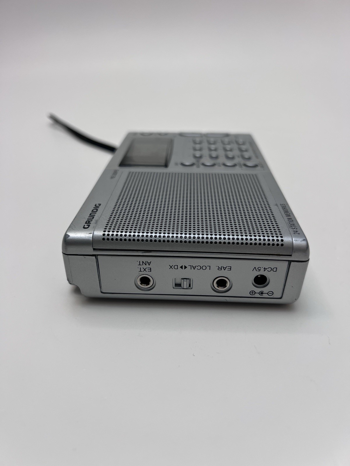 Grundig Model YB 300PE Yacht Boy AM/FM/SW 13 Band Shortwave PLL Portable Radio