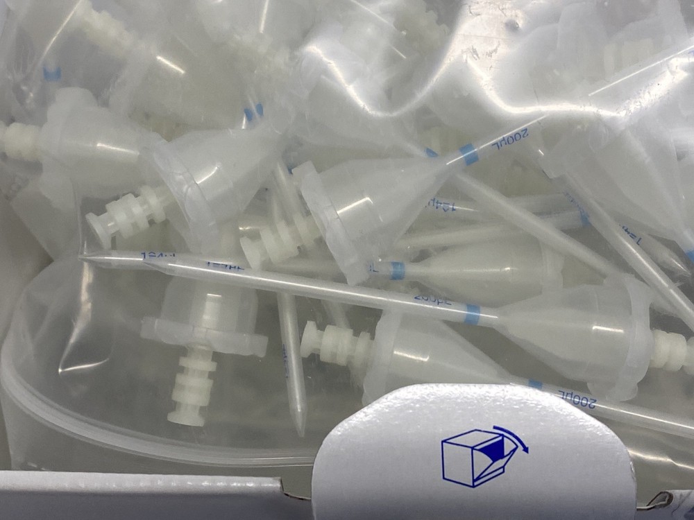 (100/Pk) EPPENDORF Combitips Advanced 0.2mL Plastic PCR Pipet Tips 0030089774