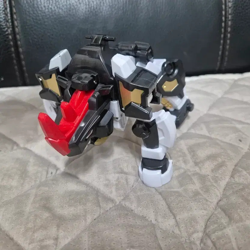 Mini Special Force Animaltron Kora Robot with Weapons