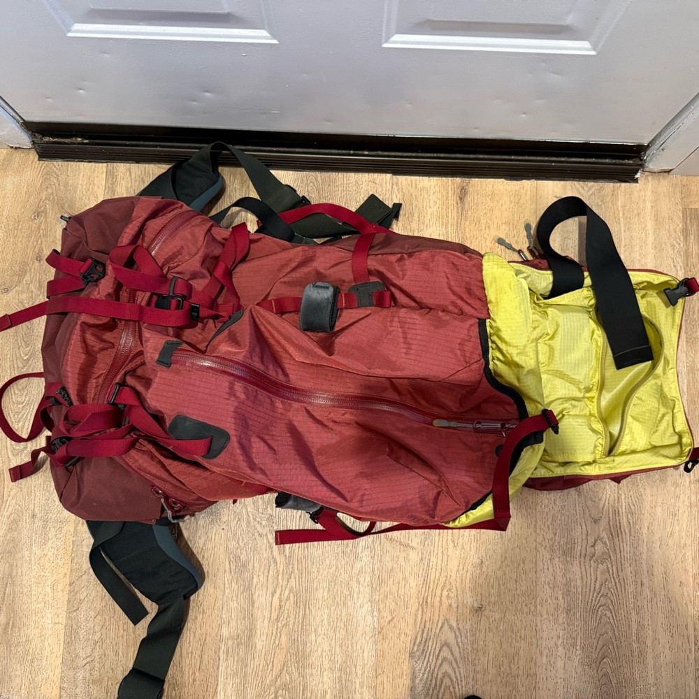 ARC'TERYX Briza 62 Hiking Backpack