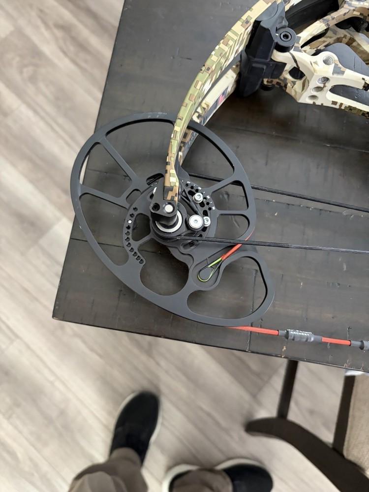 Bowtech Solution Rh 24.5-30” 70 Lbs New String Excellent Condition