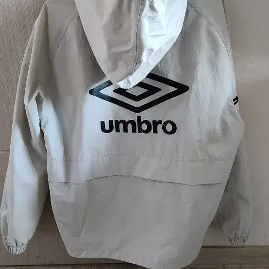 Umbro Anorak Windbreaker Jacket Light Used White & Gray