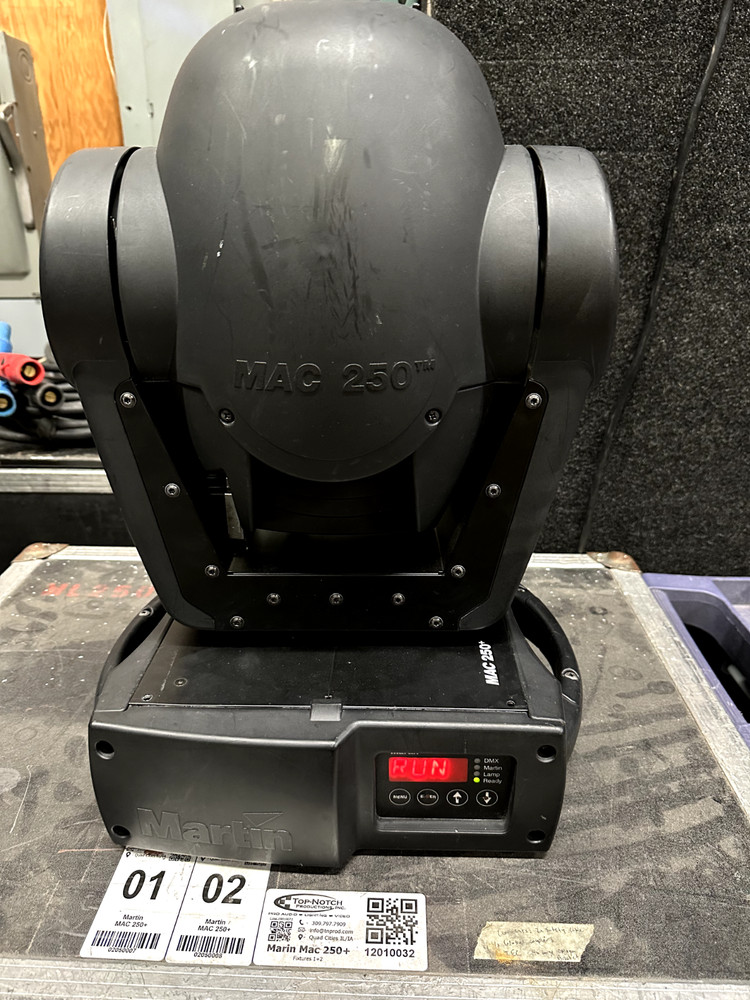 Martin Lighting MAC 250+ Moving Light, 1 Light w/ Road case