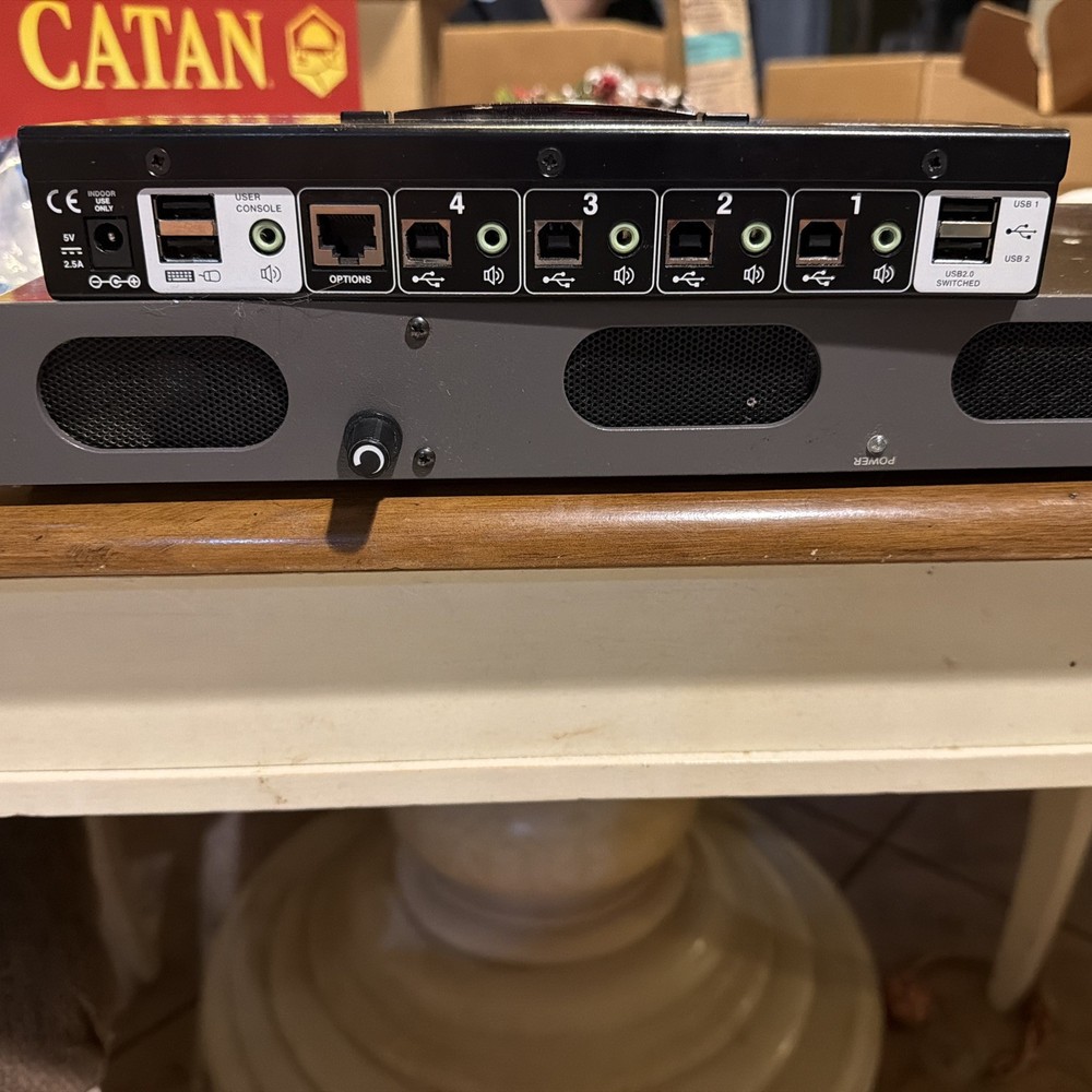Black Box ServSwitch Freedom Desktop KVM Switch KV0004A