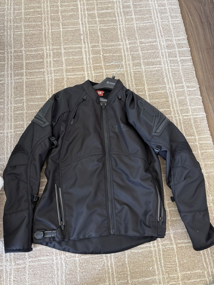 Icon Automag 2 CE Men’s Motorcycle Jacket Black (Includes D30 back protector).