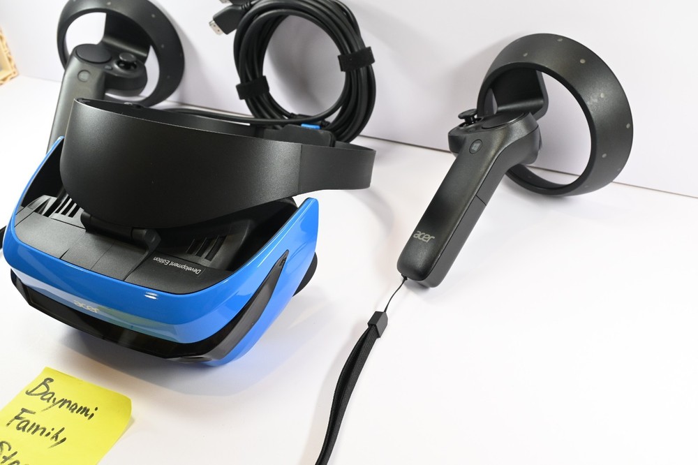 Acer Windows Mixed Reality VR DEV Headset w/ 2x Controllers H7001 - Tested