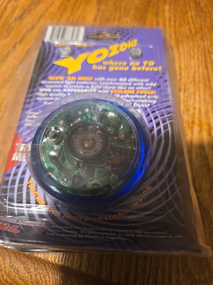 Yo-Yo Yozone Cyclone 40 Diferent Light Patterns Note TB0044