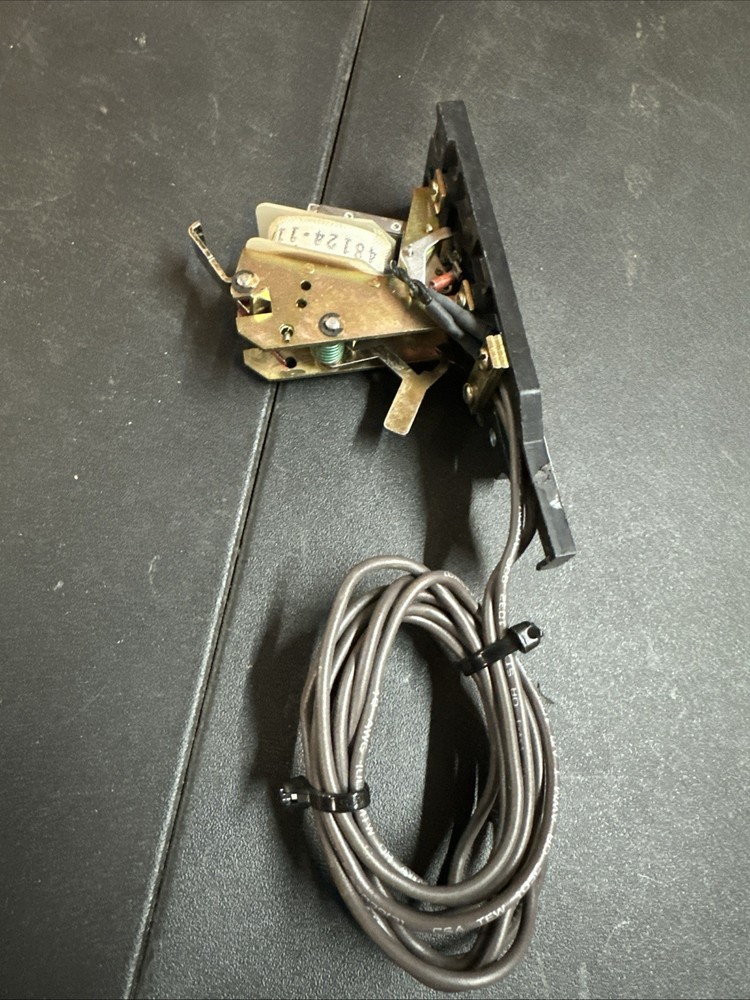 SQUARE D UNDERVOLTAGE TRIP (USED) LA11127