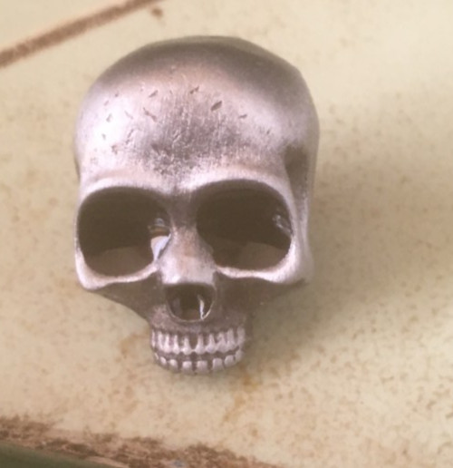 Skull    pin badge#3c