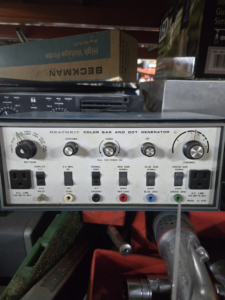 Heathkit Color Bar & Dot Generator. Model IG-5228