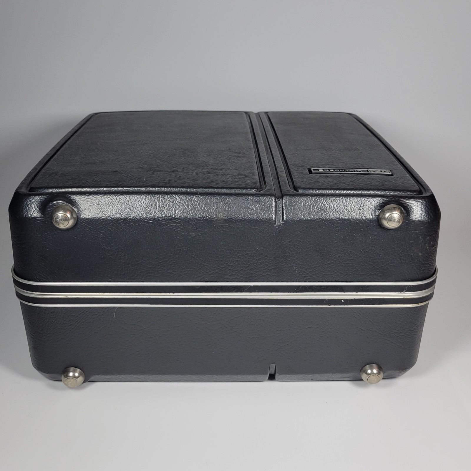 Vintage Portable Travel Bar Executair 737 Trav-L-Bar Case Key Uniroyal Royalite