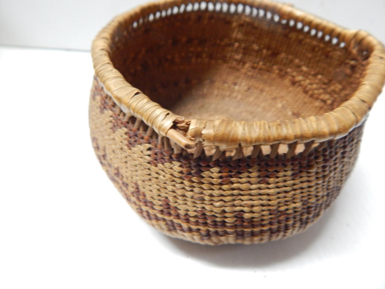 FINE ANTIQUE YUROK (HUPA) CALIFORNIA GIFT SIZED BASKET - NICE EXAMPLE