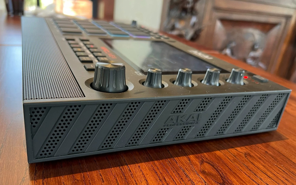 1pcs AKAI MPC LIVE2 Sample Sampler Music Workstation