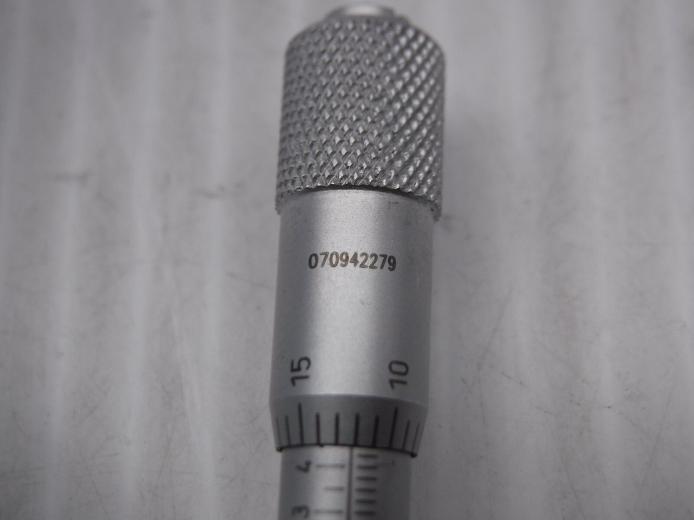 Del-Tron 101 Linear Positioner With Starrett 070942279 Micrometer
