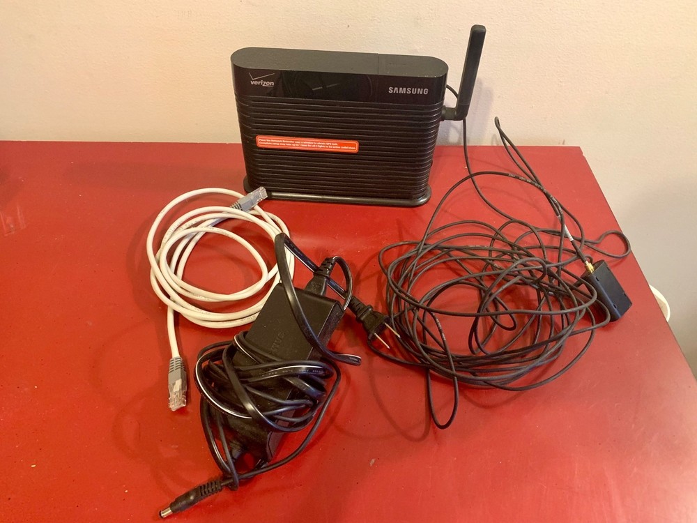 Samsung Verizon Wireless Network Extender Model SCS-2U01