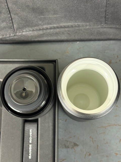 GENUINE RANGE ROVER HAND OVER KIT (MUG/KEYRING)