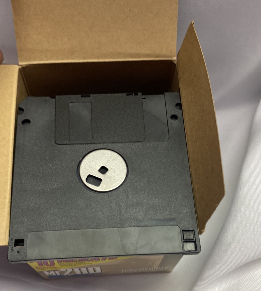 NEW MAXELL Floppy Diskettes 3.5" 1.44MB MF 2HD PC Formatted 30 Pack missing 8