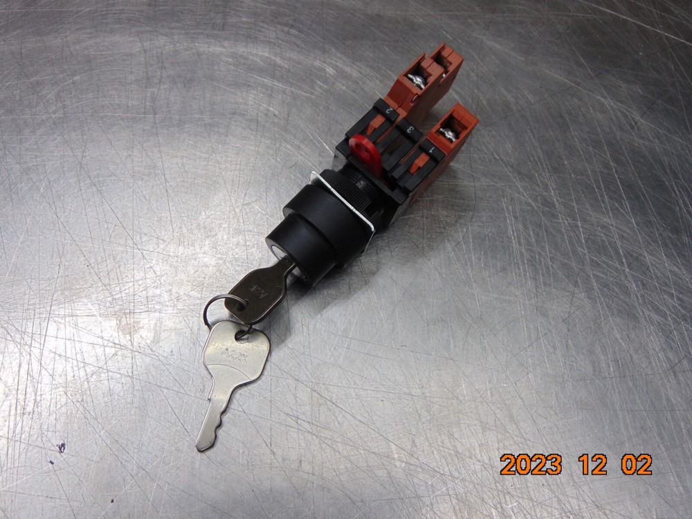 OMRON A22-01 CONTACT BLOCKS with KEY SELECTOR SWITCH A22K KEY