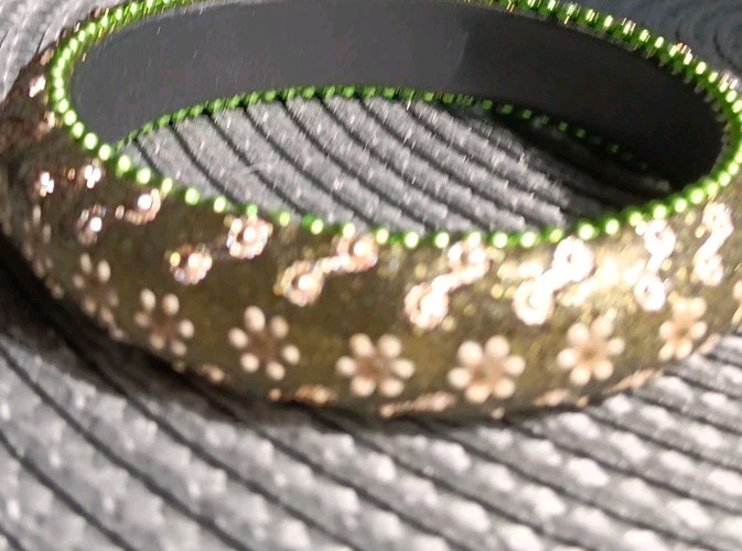 Green Glitter Vintage Floral Bangle W/Inlay Design, 8"