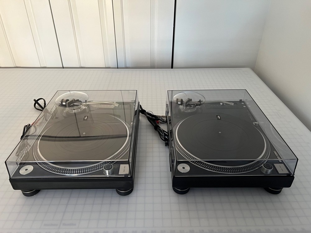 Technics SL-1210 M5G Grand Master (Pair) - With Odyssey Flight Cases (Pair)