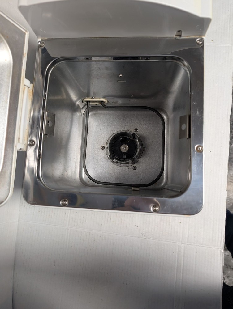 Toastmaster Bread Maker Model 1195 120V 430W White Programmable 10 Programs Used