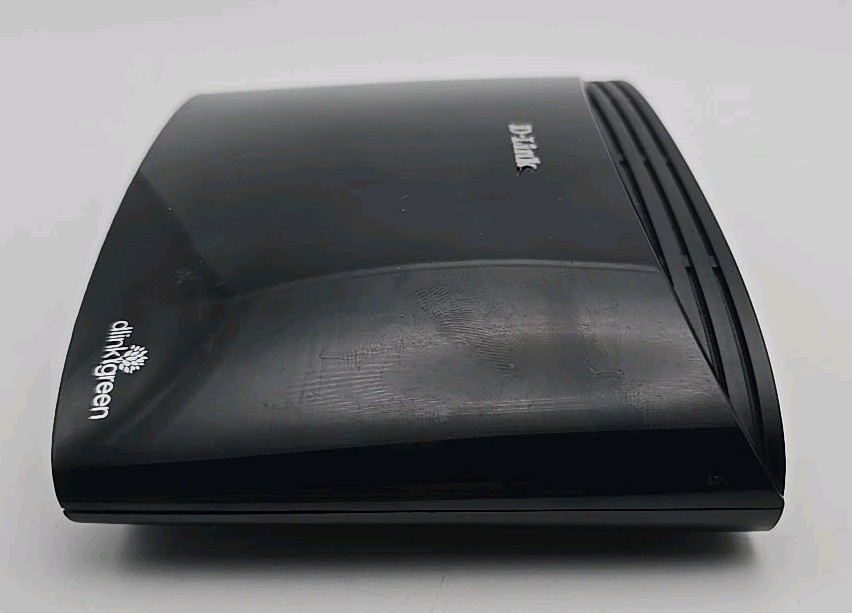 D-Link (DGS-1005G) 5-Ports External Ethernet Switch.