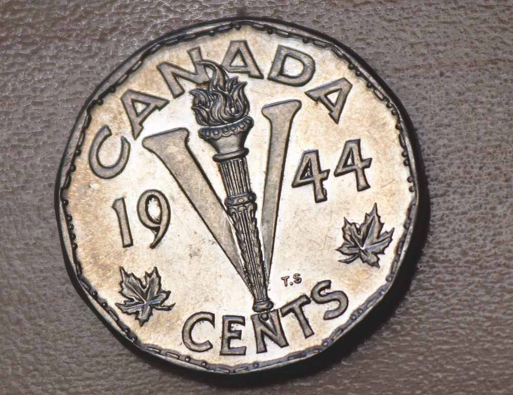 1944 Canada 5 Cents