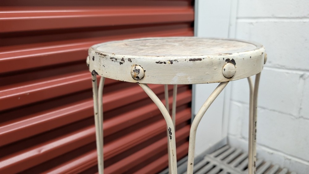 Vintage/Antic Stool/Ice Cream Parlor Stool/Shabby Chic Chippy Barstool
