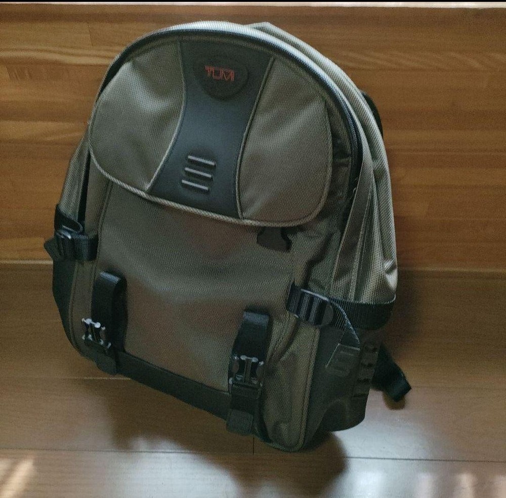 Department store purchase TUMI khaki A4 black TUMI backpack back gray