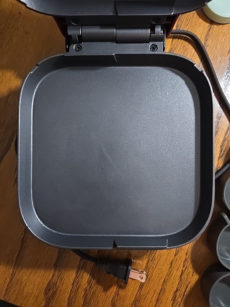 Red Dash Rise Used Egg Bite Maker Makes 4 Egg Bites