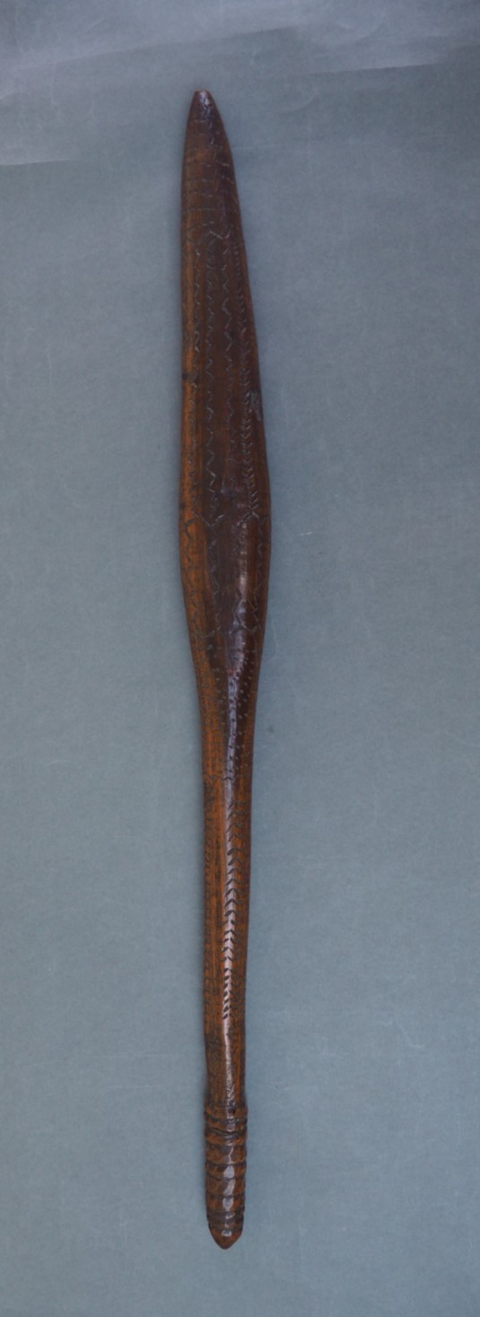 FINE ANTIQUE AUSTRALIAN ABORIGINAL TRIBAL ART CARVED WOODEN NULLA NULLA LEANGLE