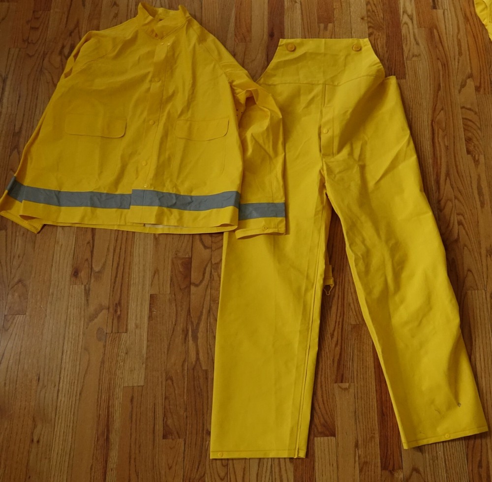 BRAZOS Work Force yellow polyvinyl Rainsuit jacket WITHOUT HOOD & bib,BUTTON ISS