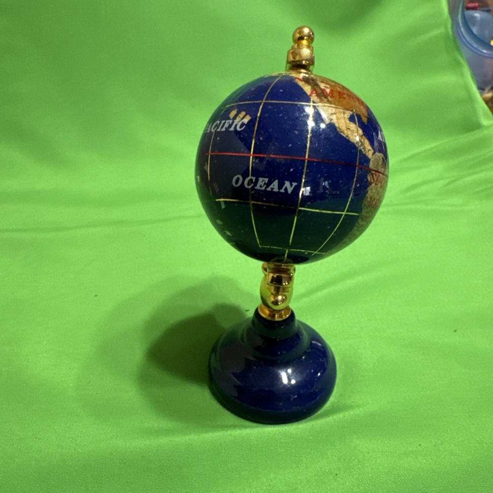 VTG. Blue World Globe.