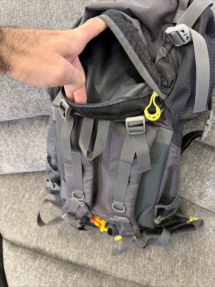 Soilder Blade 60 Electron Hiking Backpack Excellent Condition Adjustable Large