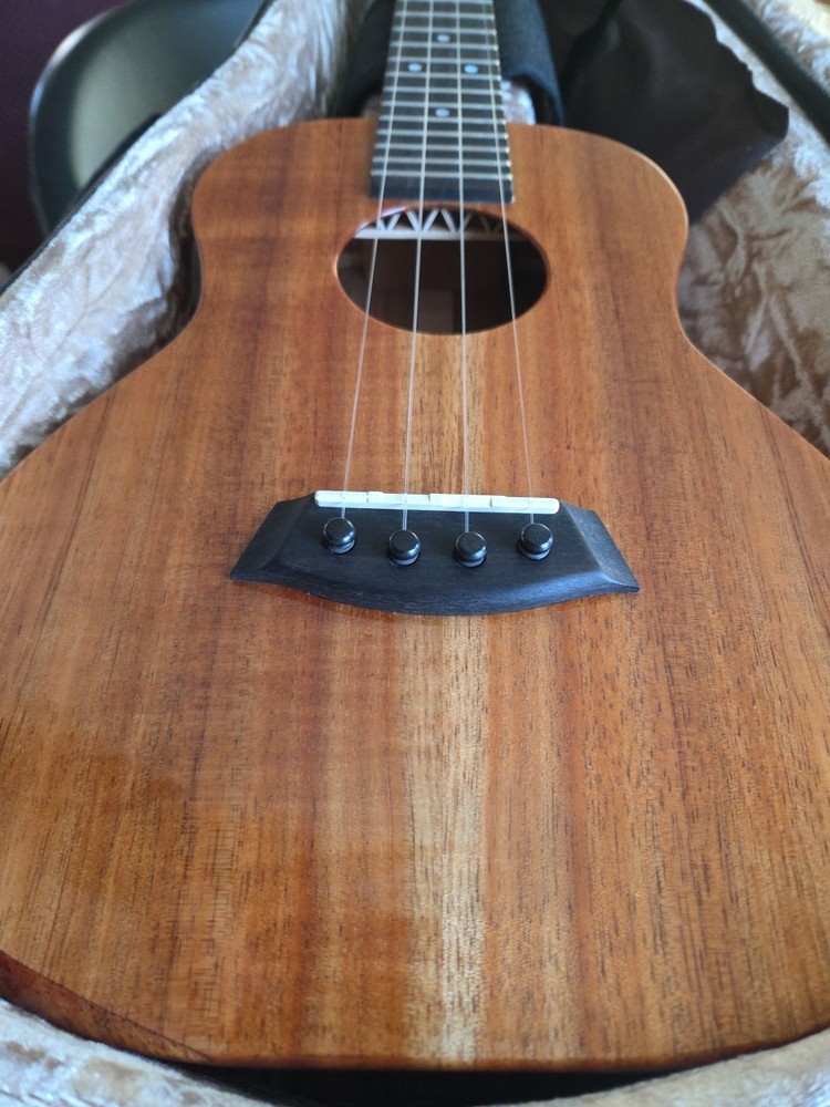 Kanile'a KSR T Tenor Ukulele Solid Koa Gloss with Case