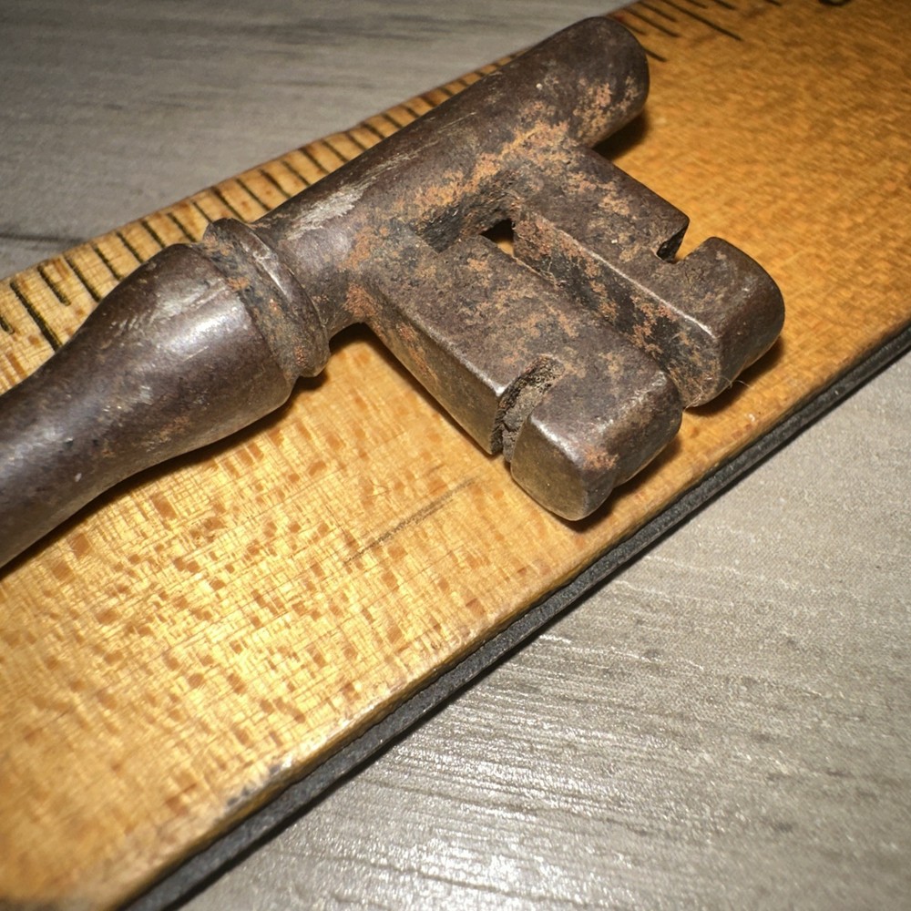 Antique Skeleton Key Solid Barrel Legit Antique Key! unique Head Design 3.25”
